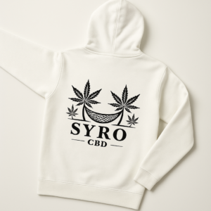 Pull à capuche SYRO CBD brodé présenté à plat, logo brodé artisanalement à Saint-Agrève.